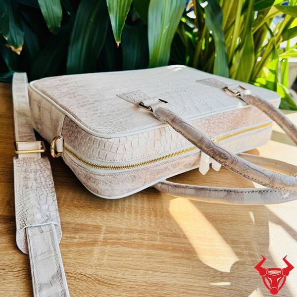 Cặp xách da bụng cá sấu CSA8 màu bạch tạng phong cách hiện đại.