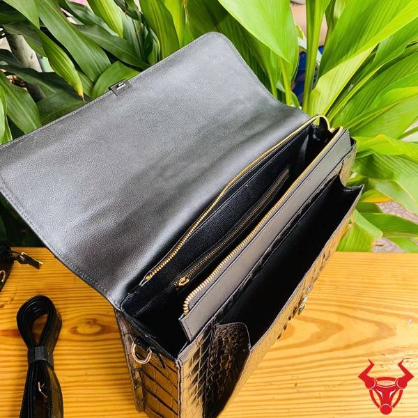 Cặp xách da cá sấu gù CNBA4 màu đen phong cách doanh nhân.