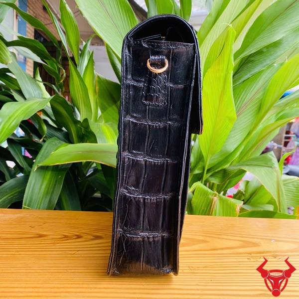 Cặp xách văn phòng nam da cá sấu gù CNBA4 màu đen sang trọng.