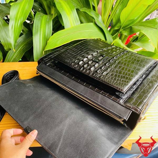 Cặp xách văn phòng da cá sấu CNBA4 nhiều ngăn tiện lợi.