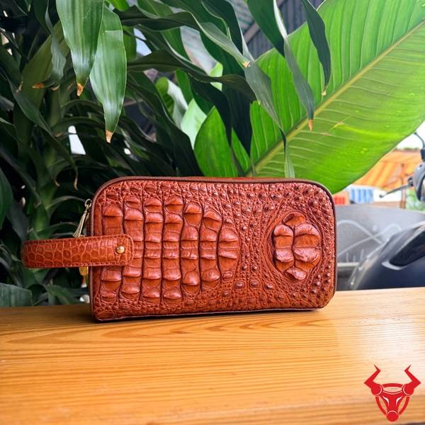 Túi Clutch hộp xách tay da gù lưng cá sấu CGA4 màu nâu đỏ cao cấp.