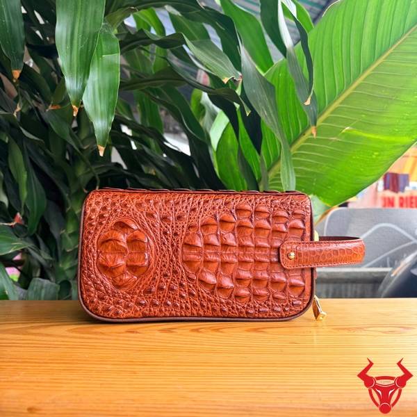 Clutch hộp da gù lưng cá sấu CGA4 màu nâu đỏ dành cho doanh nhân.