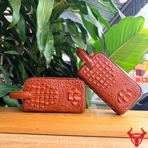 Túi clutch hộp da gù lưng cá sấu CGA4 màu nâu đỏ thời trang cao cấp.