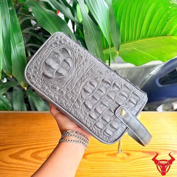 Clutch hộp da gù lưng cá sấu CGA4 màu xám dành cho doanh nhân.