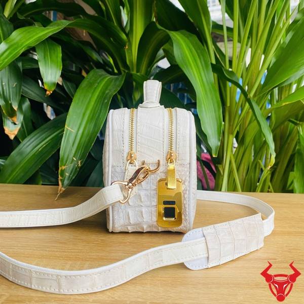 Clutch da gù cá sấu CJA4 màu bạch tạng dành cho doanh nhân.