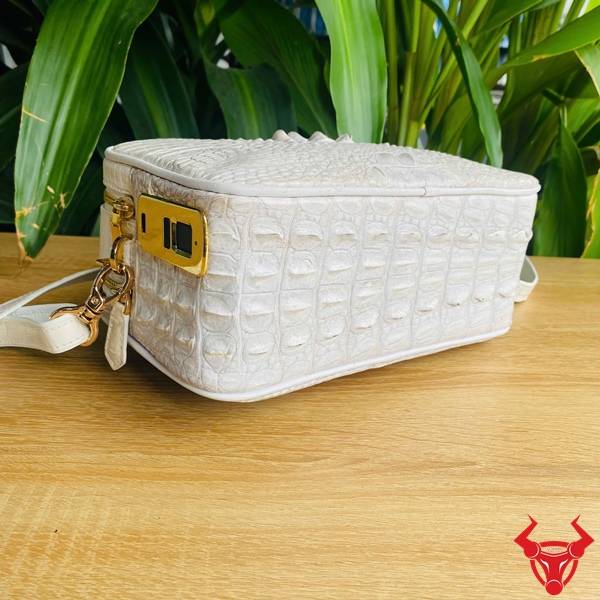 Túi Clutch Golf xách tay 2 ngăn da gù cá sấu CJA4 màu bạch tạng sang trọng.