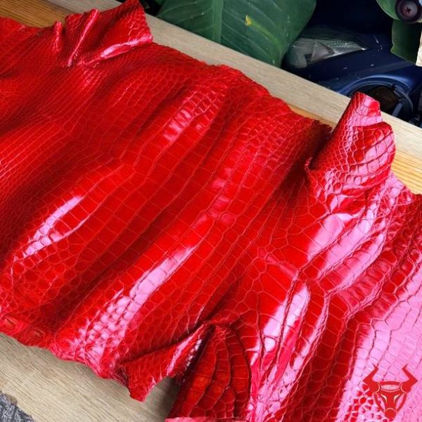 Da cá sấu bỏ gai bóng kính màu đỏ size 5 nhỏ có vân đều và chất lượng cao.