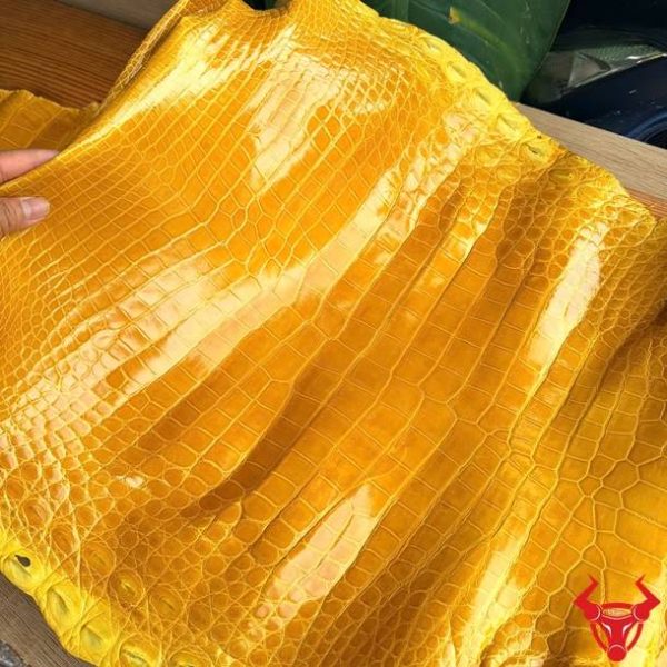 Da cá sấu bóng kính size 5 nhỏ màu vàng bỏ gai, chất liệu cao cấp dễ gia công.
