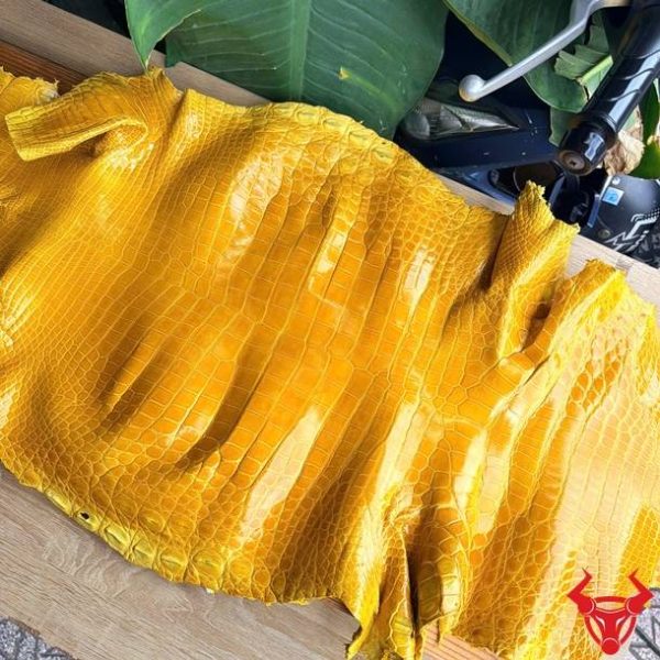 Da cá sấu bóng kính size 5 nhỏ bỏ gai màu vàng, thích hợp chế tác ví, túi và phụ kiện da.