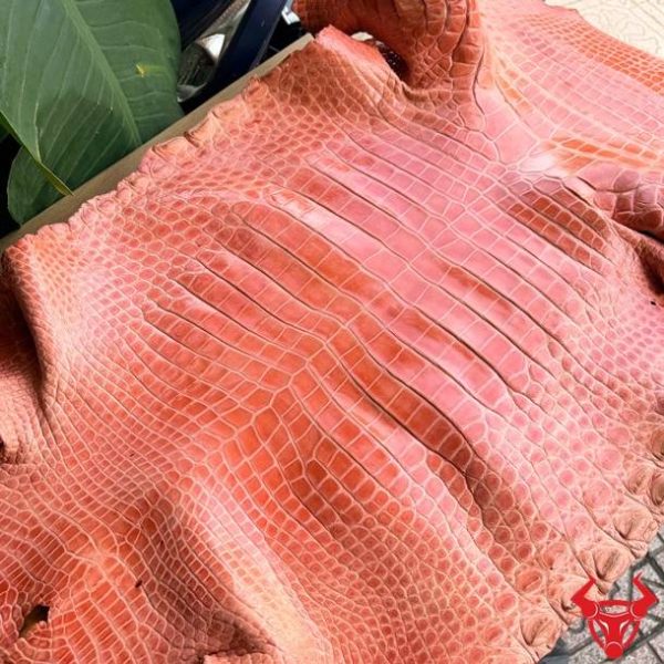 Da cá sấu bóng kính size 5X màu hồng với chất liệu bền đẹp và vân đều.