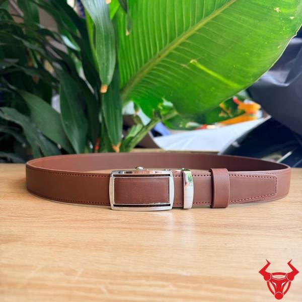 Thắt Lưng Nam Da Bò Sáp Full Grain TLK54 màu nâu nổi bật với độ bền cao và khóa tự động.