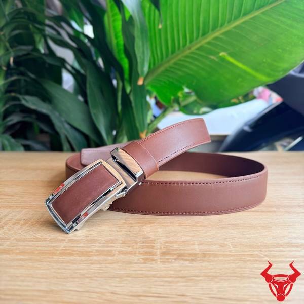Thắt lưng da bò sáp Full Grain TLK54 màu nâu với thiết kế lịch lãm và khóa tự động.