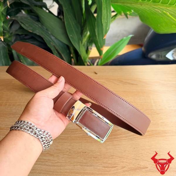 Thắt Lưng Nam Da Bò Full Grain TLK54 màu nâu với khóa tự động thông minh và da thật.
