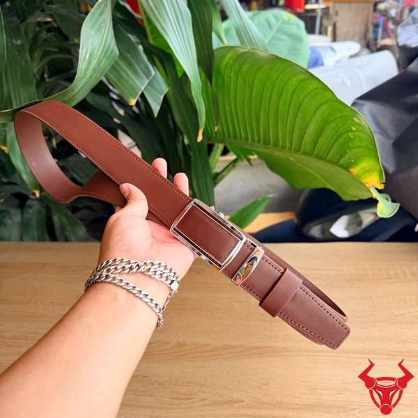 Thắt Lưng Nam Da Bò Sáp Full Grain TLK54 màu nâu với thiết kế cao cấp và khóa tự động chắc chắn.
