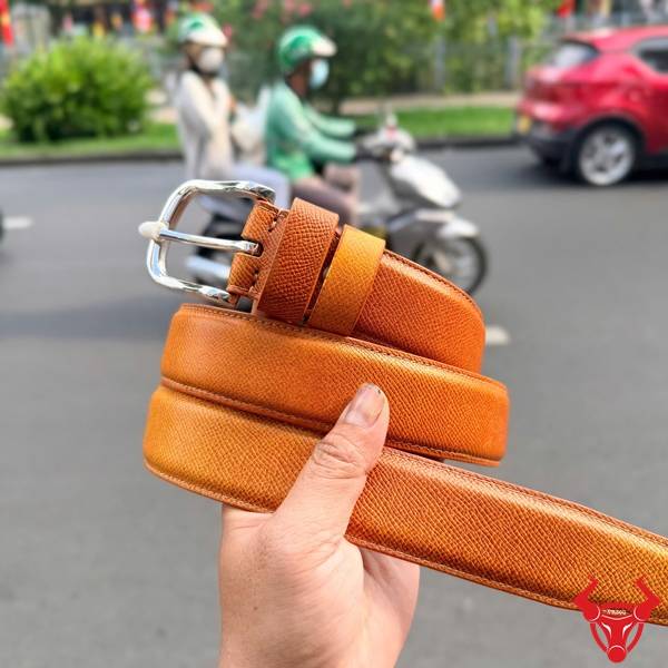 Thắt Lưng Nam Da Bò Taiga TLK53 bản 3.5cm với mặt khóa inox sáng bóng và chất liệu da cao cấp.