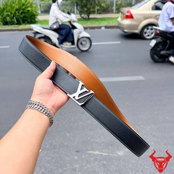 Thắt Lưng Nam Da Bò Togo TLK16 với mặt khóa thép chắc chắn và thiết kế cao cấp.