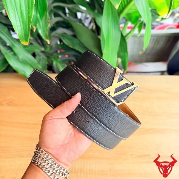 Thắt lưng da bò Togo TLK16 với mặt khóa thép sáng bóng và dây da cao cấp.