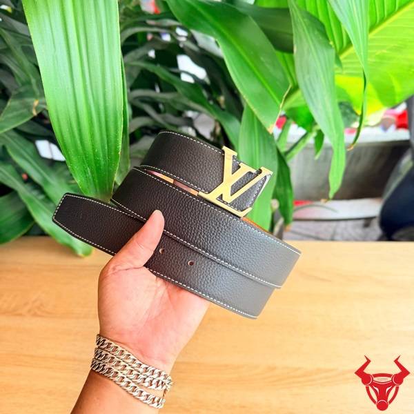 Thắt Lưng Nam Da Bò Togo TLK16 phù hợp với phong cách công sở hiện đại.