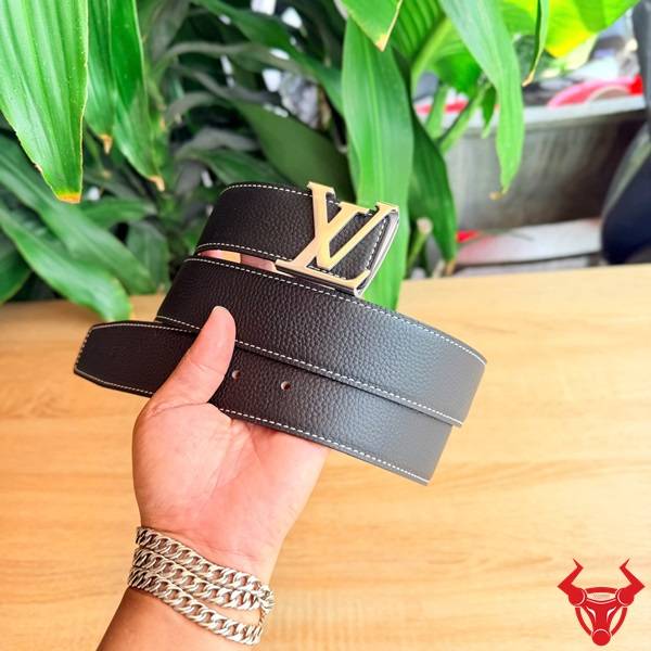 Thắt lưng da bò Togo TLK16 thiết kế tinh tế với khóa thép sang trọng.