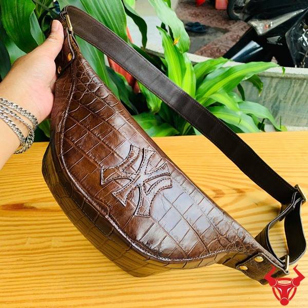 Túi Đeo Bụng Da Cá Sấu TTA8 Phong Cách Lịch Lãm Túi đeo bụng da bụng cá sấu TTA8 màu nâu đất dành cho nam.