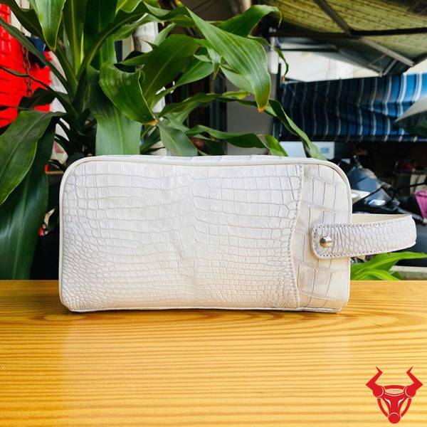Túi clutch xách tay da bụng cá sấu CGA8 màu bạch tạng thiết kế hiện đại cao cấp.