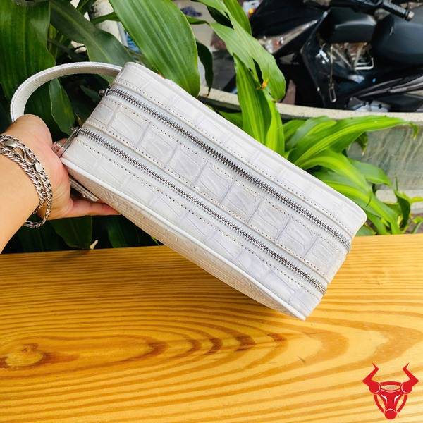 Túi clutch da bụng cá sấu CGA8 màu bạch tạng dành cho doanh nhân với hai ngăn khóa kéo.