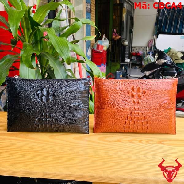 Clutch doanh nhân da gù cá sấu CBCA4 màu nâu đất sang trọng.