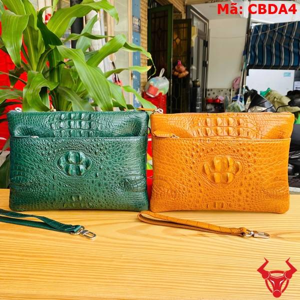 Clutch cầm tay nhiều ngăn da gù cá sấu CBDA4 màu xanh lá sang trọng.