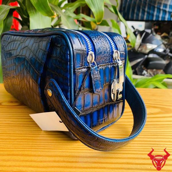 Clutch hộp da bụng cá sấu CGA8 màu xanh Patina dành cho doanh nhân.