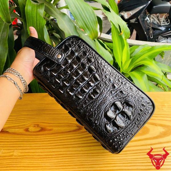 Túi Clutch hộp xách tay da gù lưng cá sấu CGA4 màu đen cao cấp.