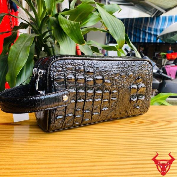 Clutch hộp da gù lưng cá sấu CGA4 màu đen dành cho doanh nhân.
