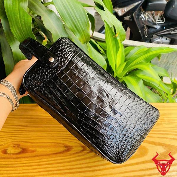 Túi clutch da bụng cá sấu CGA8 màu đen dành cho doanh nhân với 2 ngăn khóa kéo.