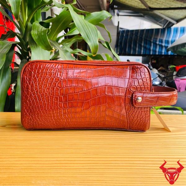 Túi clutch da bụng cá sấu CGA8 màu đỏ dành cho doanh nhân với hai ngăn khóa kéo.