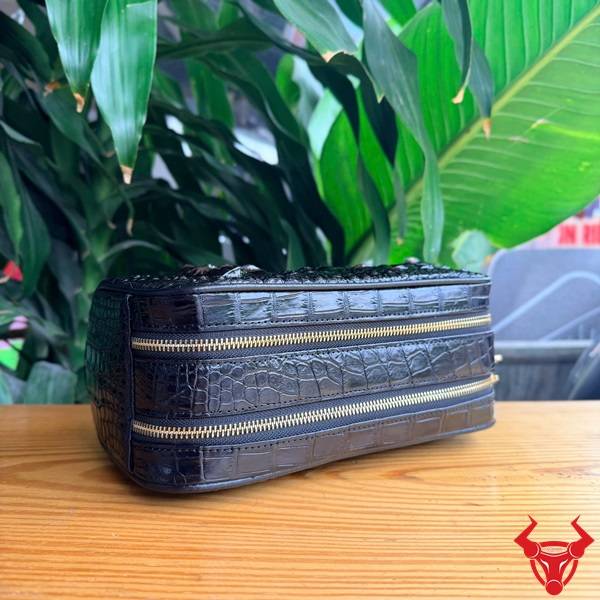 Clutch Hộp Da Cá Sấu Gù Lưng Màu Nâu Đen Đẳng Cấp Clutch hộp da gù lưng cá sấu CGA4 màu nâu đen dành cho doanh nhân.