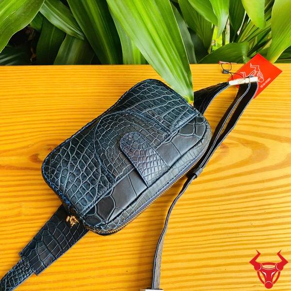 Túi Đeo Bụng Da Cá Sấu TTL06 Tiện Dụng Và Bền Bỉ Túi đeo bụng da cá sấu TTL06 màu xanh Navy nhiều ngăn.