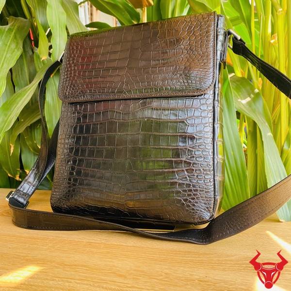 Túi da cá sấu bụng TYC05 chế tác tinh xảo chuẩn theo yêu cầu.