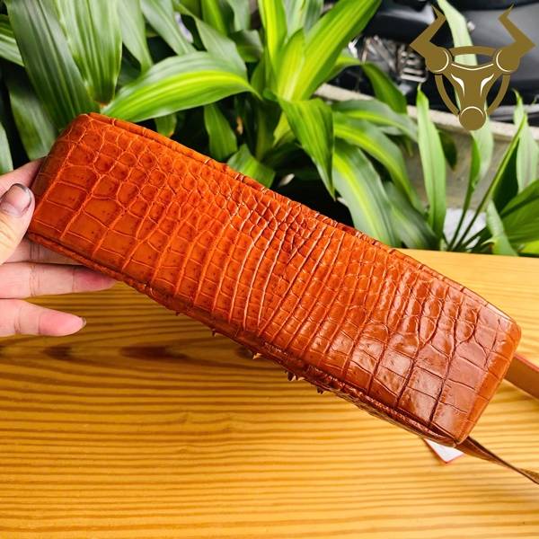 Túi đeo chéo nam size lớn da cá sấu gù TIBA4 màu vàng cam cao cấp.