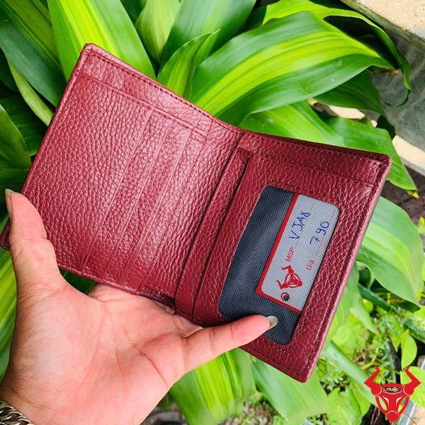 Hình ảnh Ví Nam Form Đứng Da Bụng Cá Sấu VJA8 màu đỏ rượu thiết kế nhiều ngăn tiện dụng.