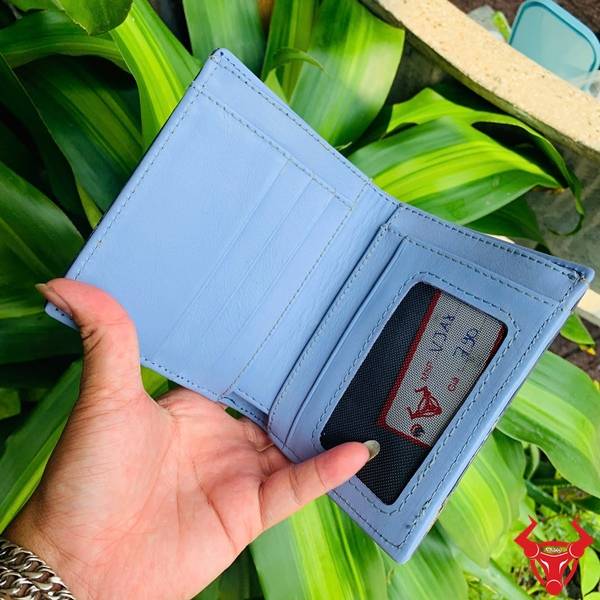 Ví Đứng Da Bụng Cá Sấu Xanh Navy Thời Trang Bền Đẹp Đẳng Cấp Hình ảnh Ví Đứng Da Bụng Cá Sấu VJA8 màu xanh navy với thiết kế sang trọng và chất liệu da thật cao cấp.
