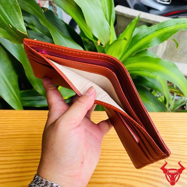 Ví Da Bụng Cá Sấu VFA8 Màu Nâu Đỏ Tiện Dụng Đẳng Cấp Nam Giới Ví Nam Mini Da Bụng Cá Sấu VFA8 màu nâu đỏ thiết kế tinh gọn, sang trọng và đẳng cấp.