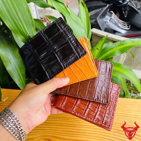 Ví Mini Da Bụng Cá Sấu VFA8 Màu Đen Thời Trang Cao Cấp Ví nam mini da bụng cá sấu VFA8 màu đen với thiết kế nhỏ gọn và chất liệu da thật cao cấp.