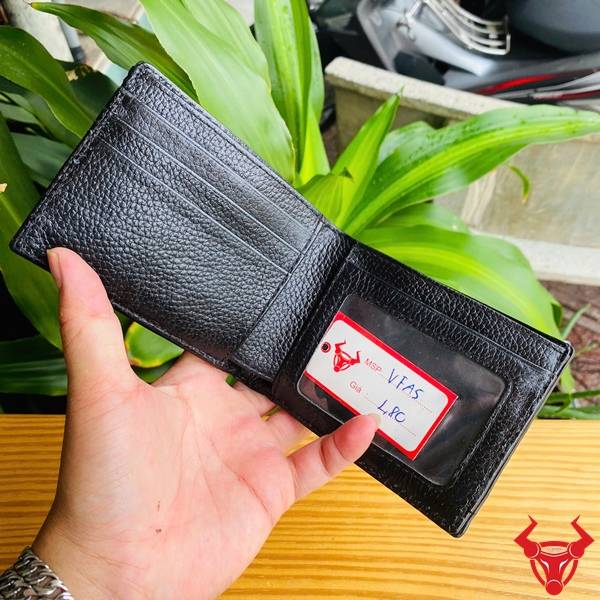 Ví Nam Da Cá Sấu Gai Tay Mini VFA5 Màu Đen Nhỏ Gọn Ví nam mini da cá sấu gai tay VFA5 màu đen nổi bật với vân da tự nhiên và thiết kế tinh tế.