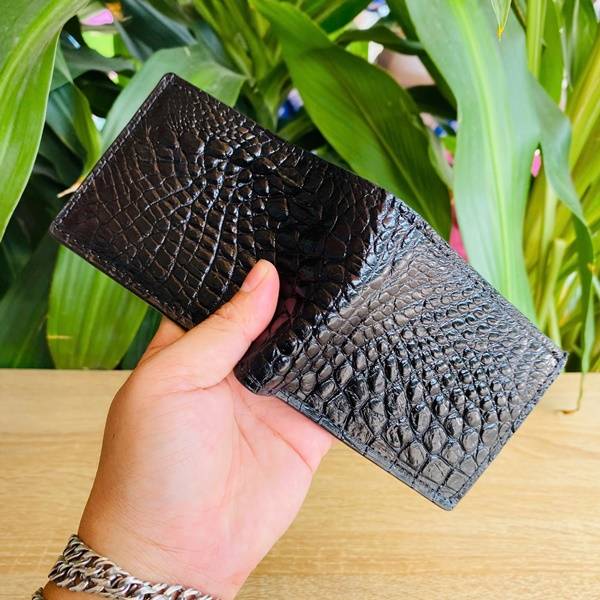 Ví nam mini form ngang da cá sấu VFAA5 với thiết kế tiện lợi và chất liệu cao cấp.
