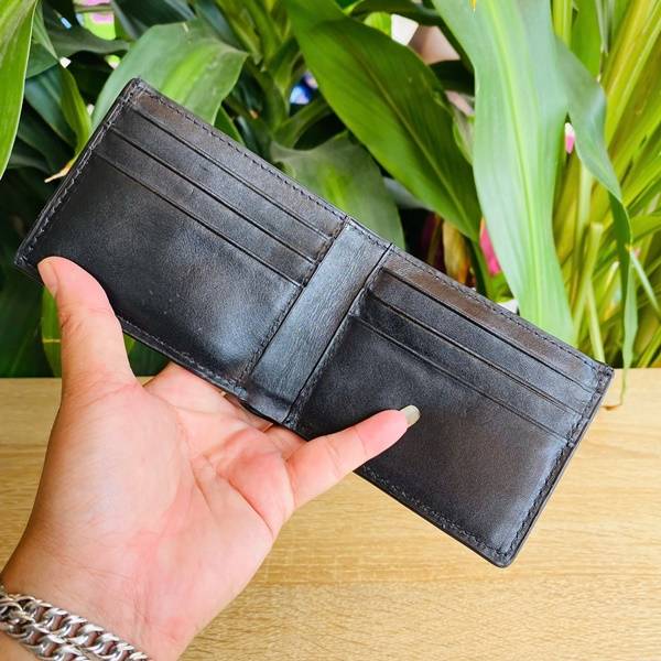 Ví form ngang mini da cá sấu VFAA5 với thiết kế nhỏ gọn và chất lượng cao cấp.
