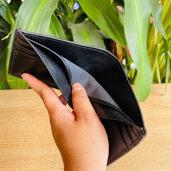 Ví nam mini form ngang sơn cạnh da cá sấu vảy rồng VFAA5 với thiết kế cao cấp, nhỏ gọn và bền đẹp.