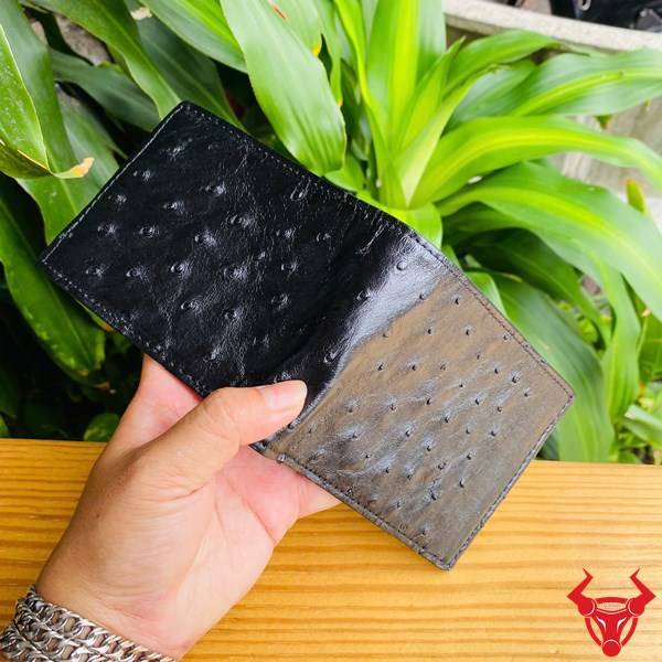 Ví nam da bụng đà điểu 2 mặt VCD3 màu đen nổi bật với vẻ đẹp tự nhiên và sang trọng.