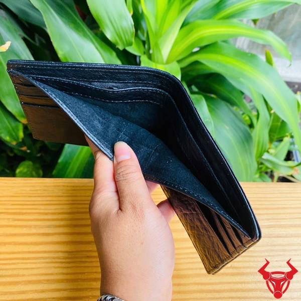 Ví nam ngắn da bụng đà điểu 2 mặt VCD3 màu đen với thiết kế hiện đại và chất liệu da thật.
