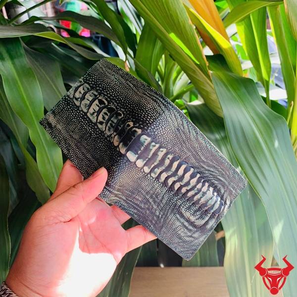 Ví da chân đà điểu VBD4 màu xanh lá với thiết kế thanh lịch và chất liệu da thật.
