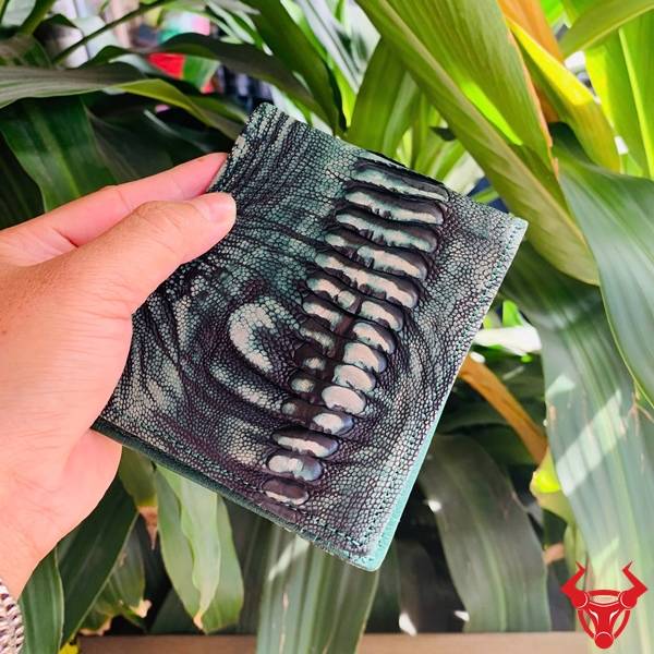 Ví nam da wax chân đà điểu VBD4 màu xanh lá với thiết kế đẳng cấp và màu sắc ấn tượng.