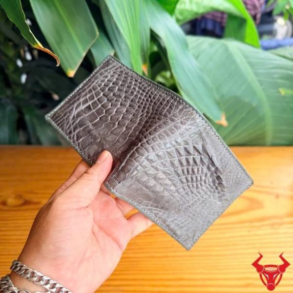 Ví Nam Form Ngang Da Cá Sấu Gai Tay VBA5 Màu Xám sang trọng và cao cấp.